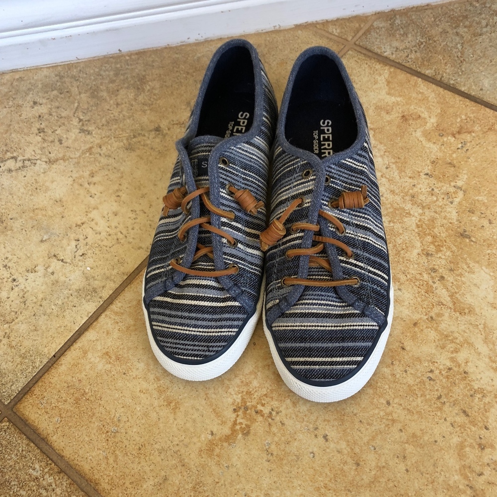 Sperry's blue striped topsider